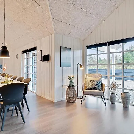 18 Person In Holiday home