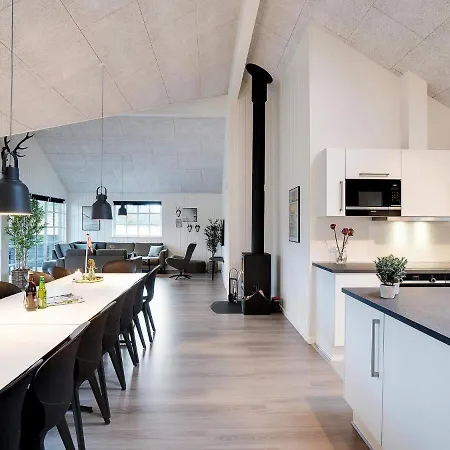 18 Person In Holiday home