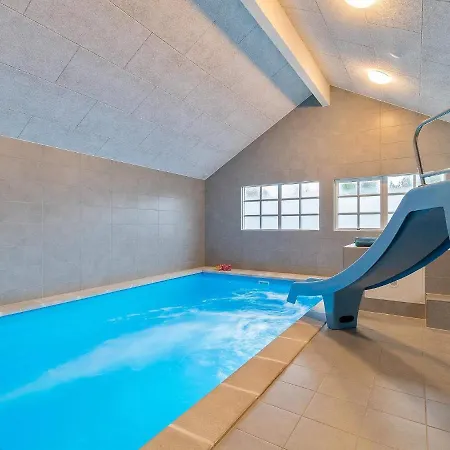 18 Person In Nørre Nebel