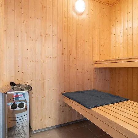 18 Person In Holiday home