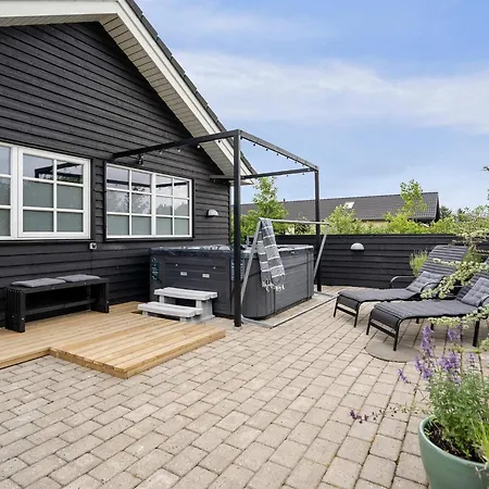 Holiday home 18 Person In