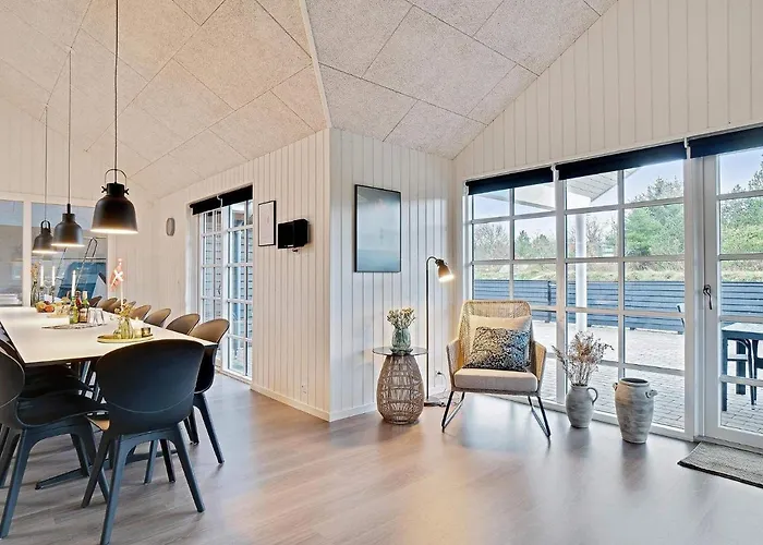 18 Person In בית נופש