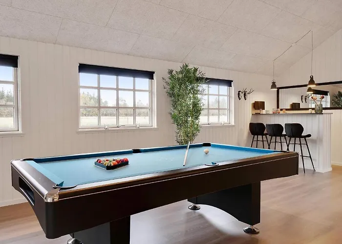 18 Person In בית נופש