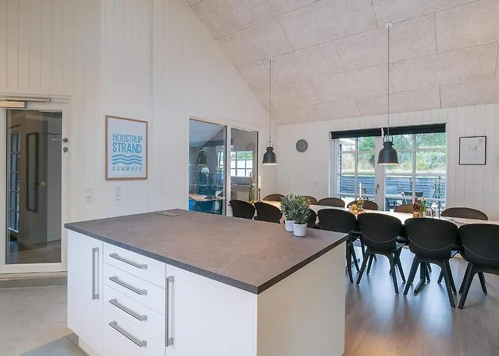 18 Person In בית נופש