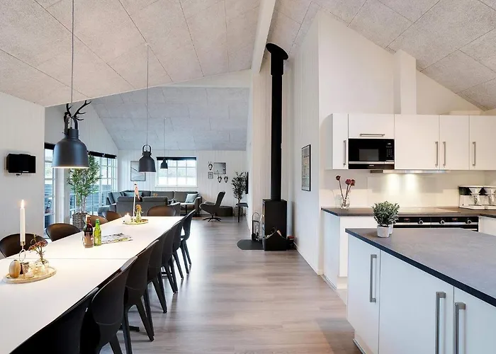 18 Person In בית נופש