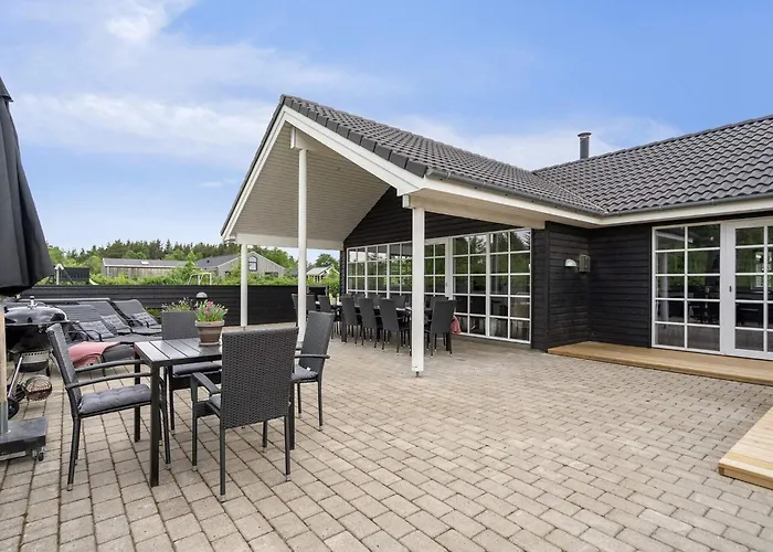 18 Person In בית נופש