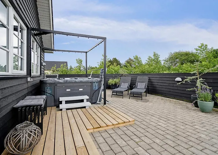 18 Person In Nørre Nebel