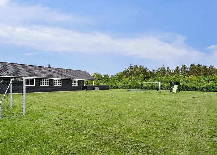 18 Person In בית נופש